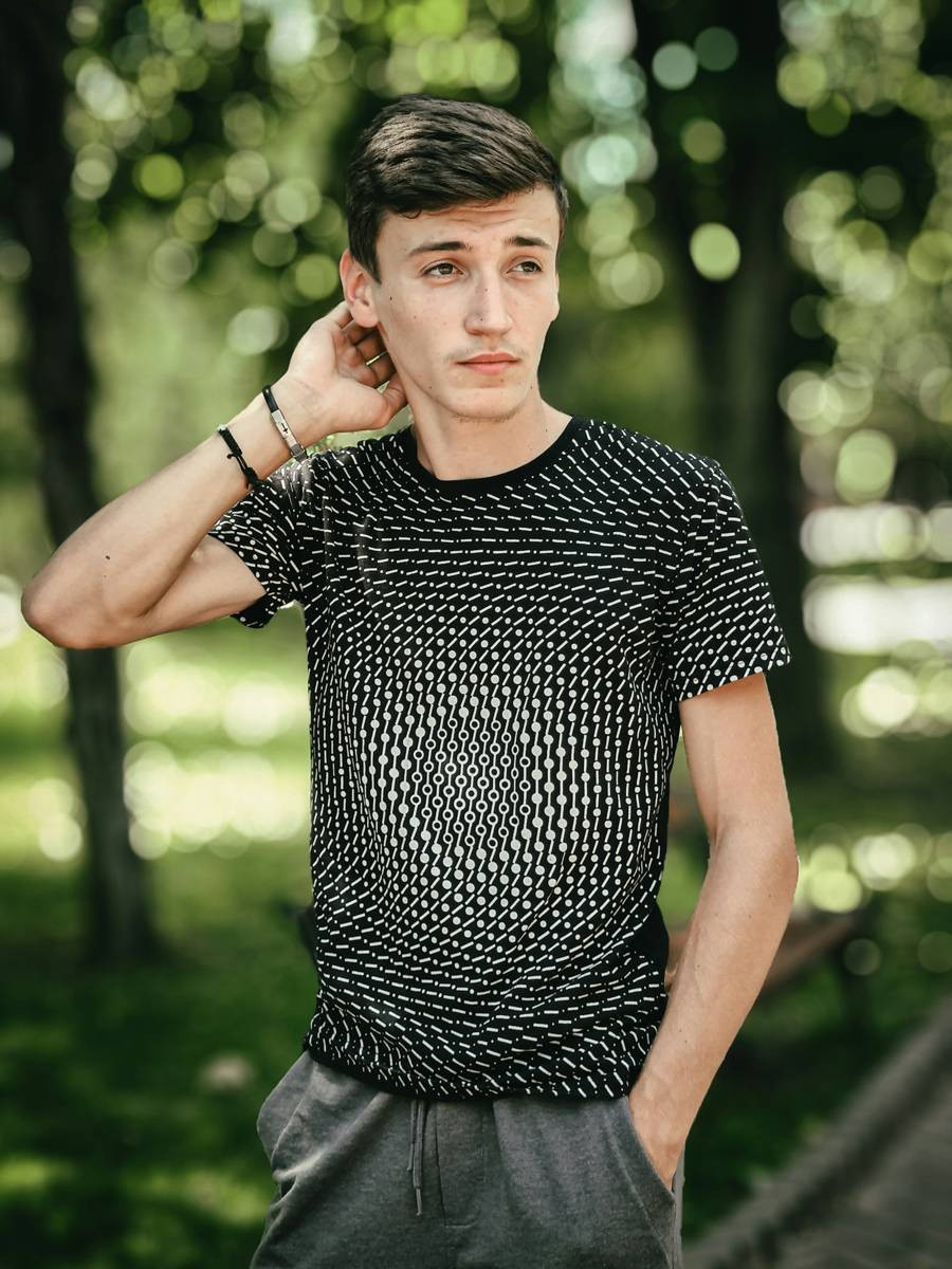 Man with a casual short textured crop outdoors